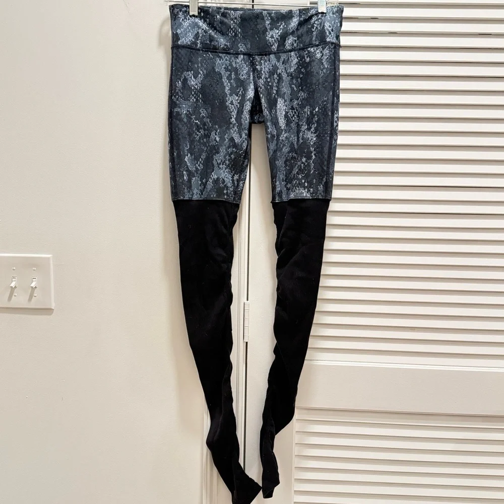 Alo Yoga Goddess Ribbed Leggings in a snakeskin print